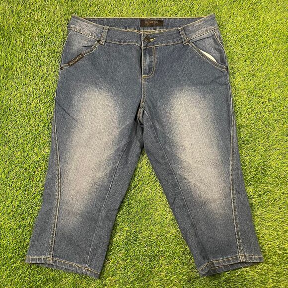 Rocawear Women's Blue and Navy Capri Jean Shorts (14) - Picture 3 of 8